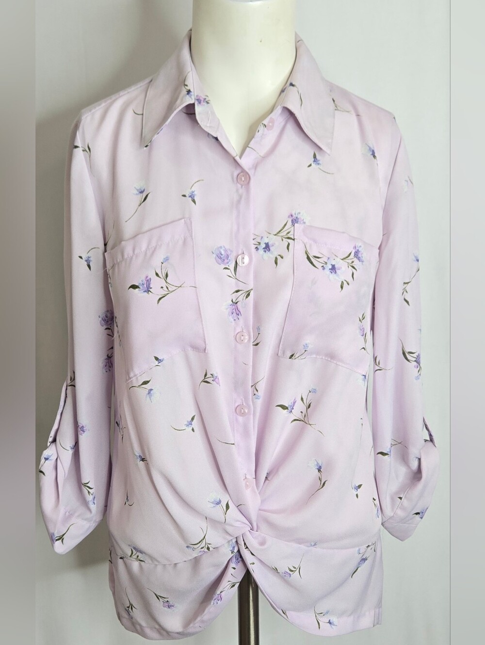 iZ Byer Lavender Floral Twist Front Blouse Roll Tab Sleeve Button Top XS NWOT